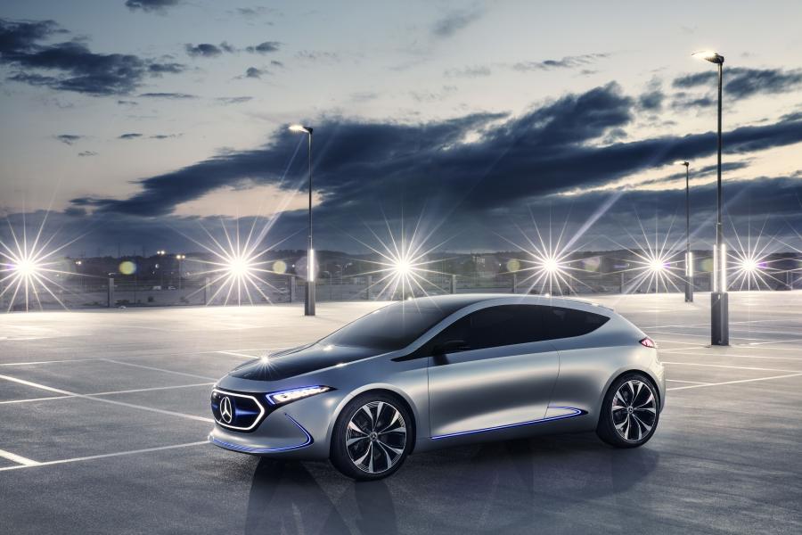  Mercedes-Benz Concept EQA 2017 года  (фото 11 из 20)